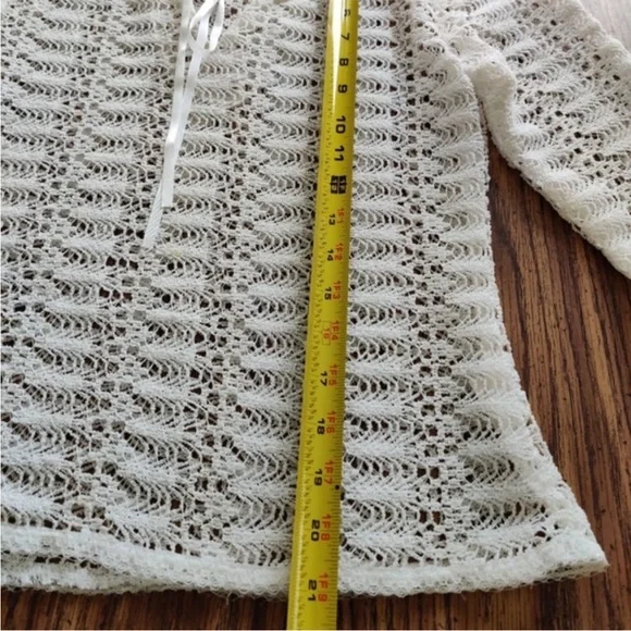 Rampage Crocheted Lace Keyhole Tie Bell Sleeve Blouse EUC sz S - Picture 9 of 14